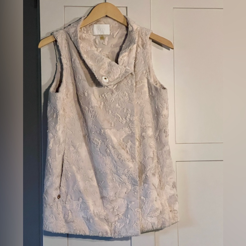 Elijah blush faux fur vest, fully lined, side pockets, snap front, size S